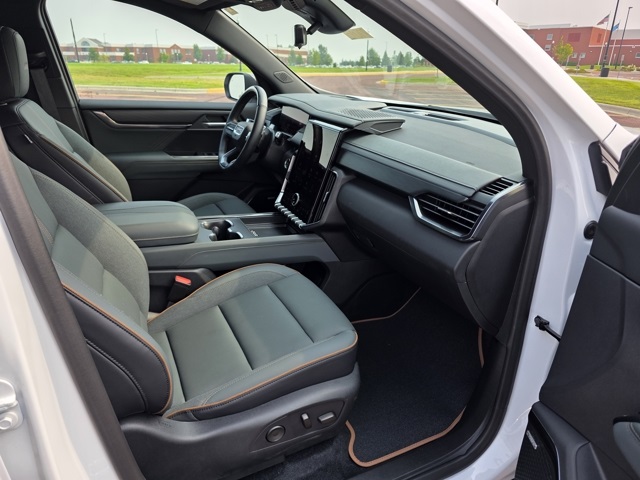 2024 GMC Acadia AT4
