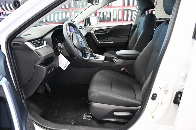 2025 Toyota RAV4 LE photo 10