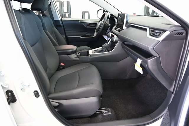2025 Toyota RAV4 LE photo 11