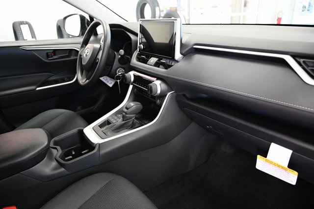 2025 Toyota RAV4 LE photo 14