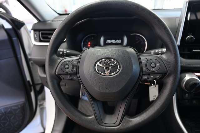 2025 Toyota RAV4 LE photo 22