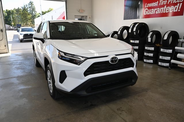 2025 Toyota RAV4 LE photo 3