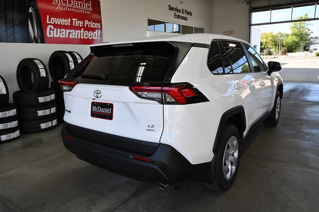 2025 Toyota RAV4 LE photo 6