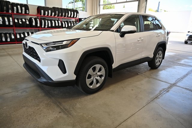2025 Toyota RAV4 LE photo 8