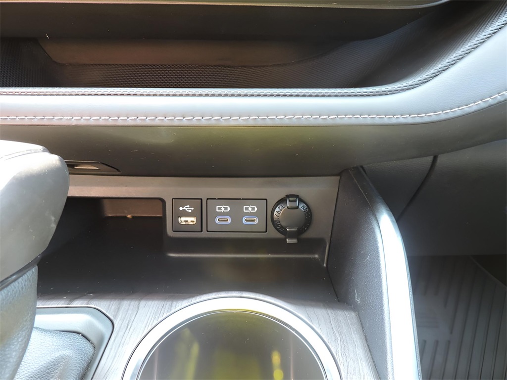 2022 White Toyota Highlander Platinum AWD SUV