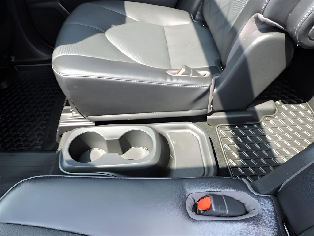 2022 White Toyota Highlander Platinum AWD SUV