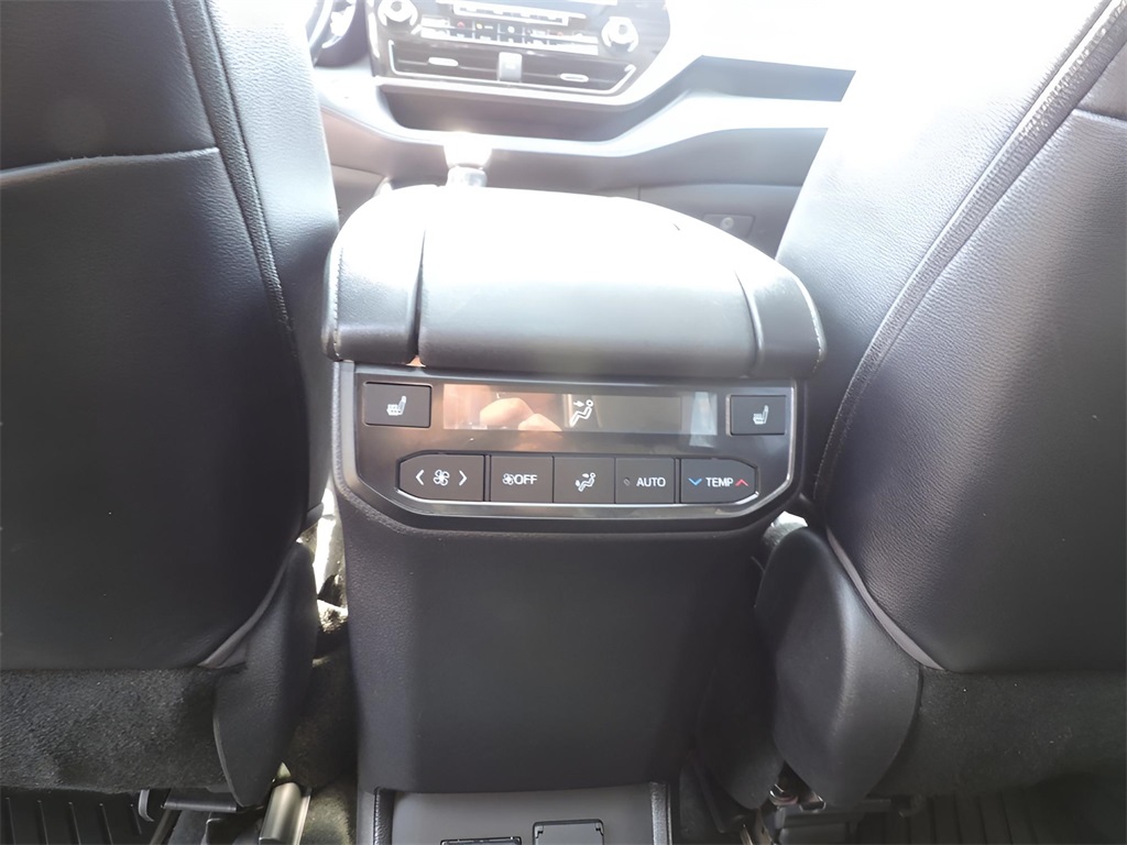 2022 White Toyota Highlander Platinum AWD SUV