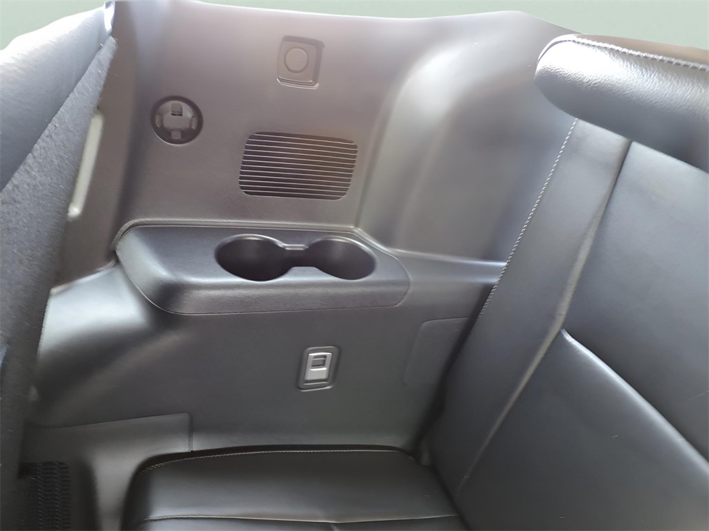 2022 White Toyota Highlander Platinum AWD SUV