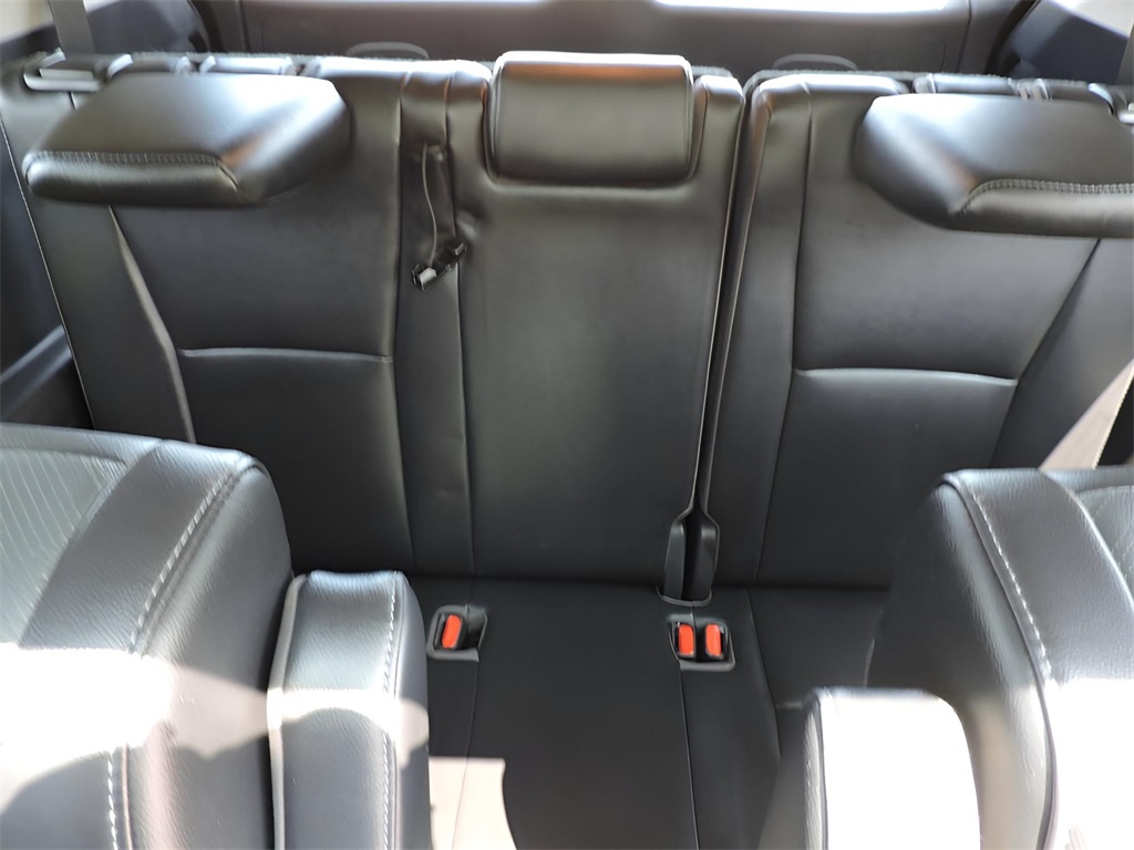 2022 White Toyota Highlander Platinum AWD SUV