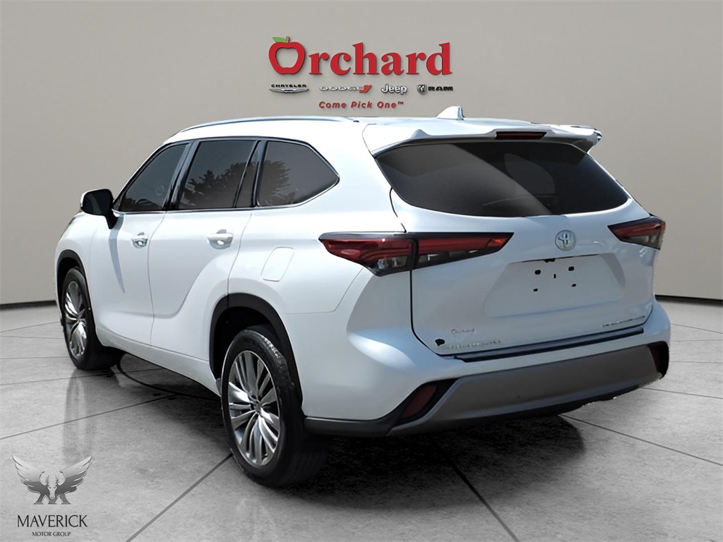 2022 White Toyota Highlander Platinum AWD SUV