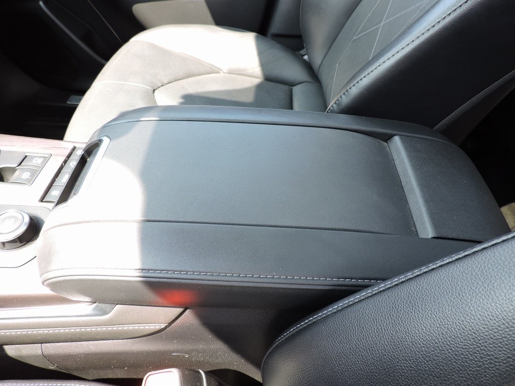 2022 White Toyota Highlander Platinum AWD SUV