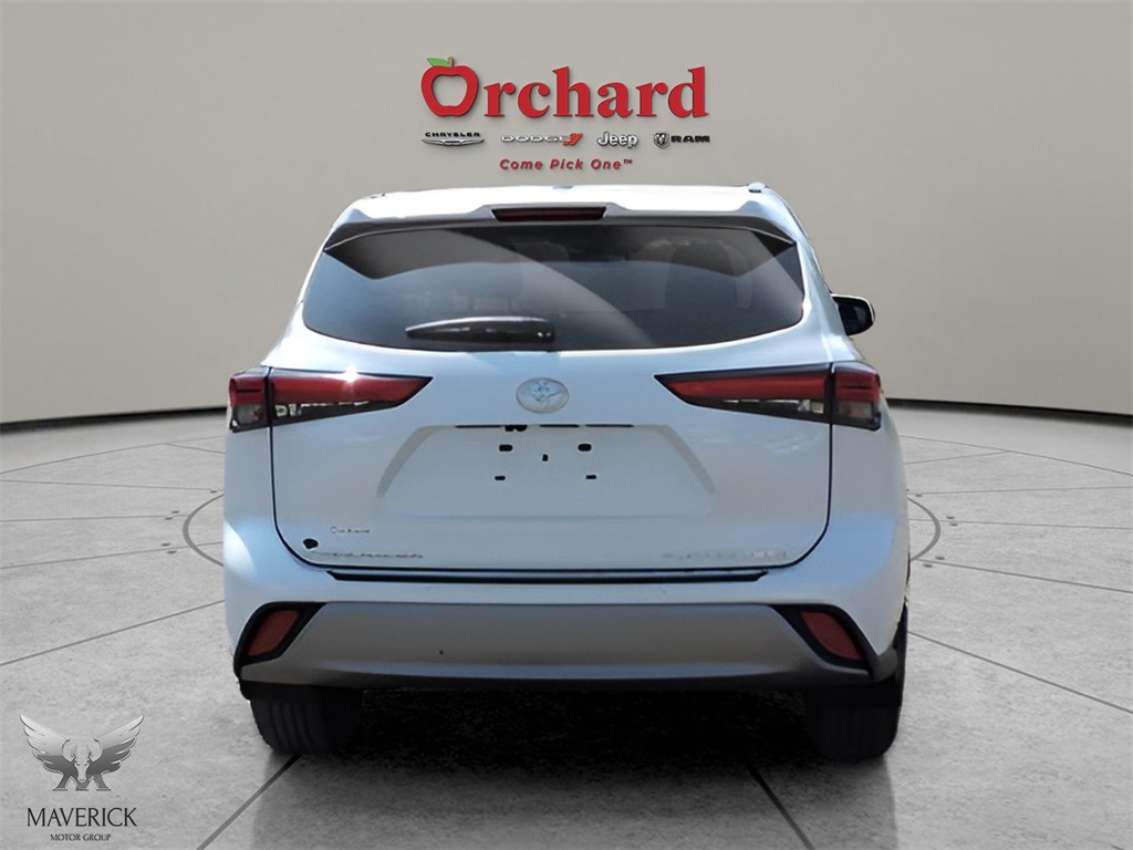 2022 White Toyota Highlander Platinum AWD SUV