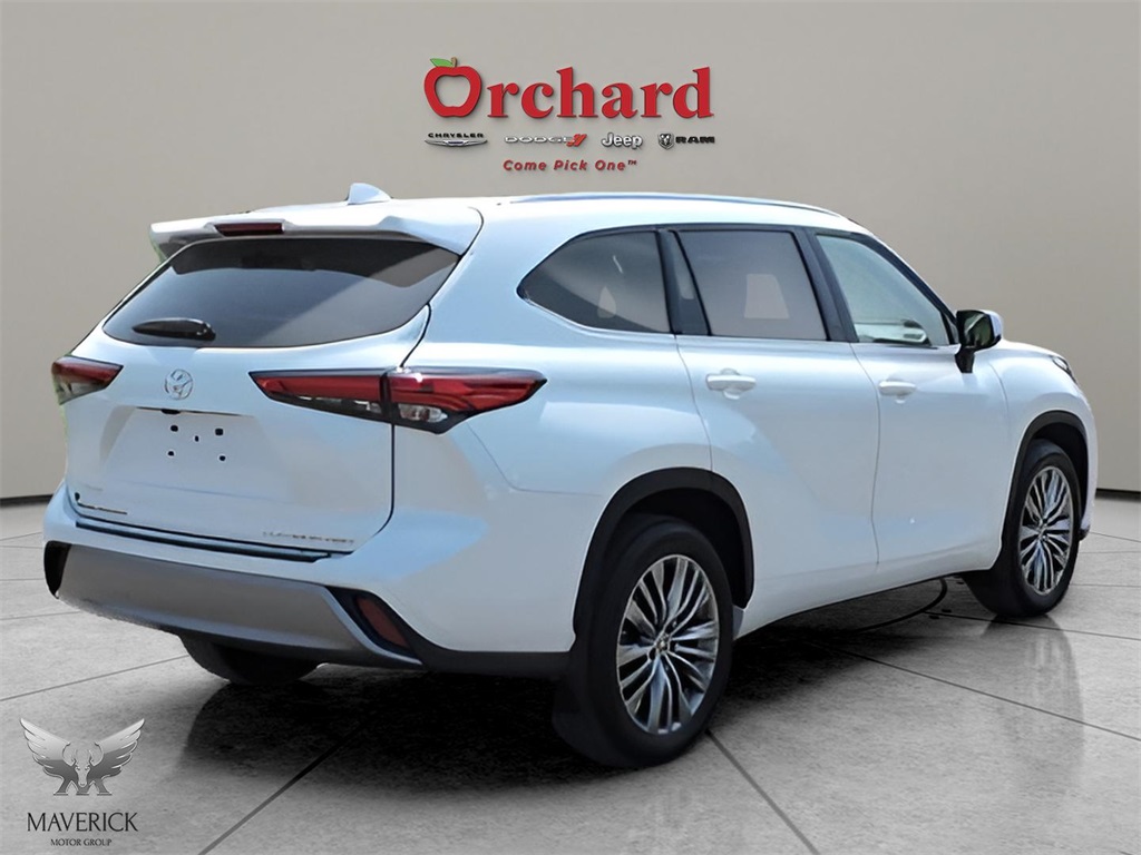 2022 White Toyota Highlander Platinum AWD SUV