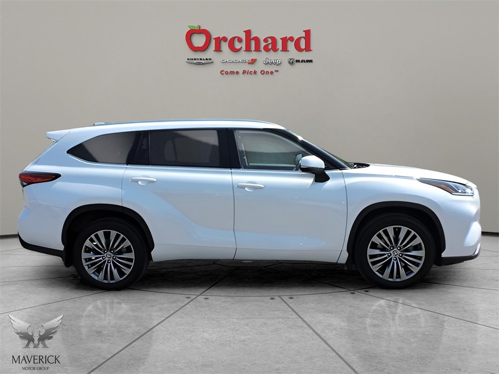 2022 White Toyota Highlander Platinum AWD SUV