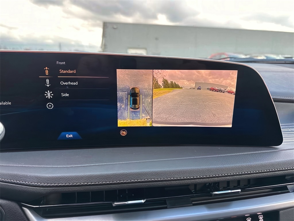 2025 Cadillac XT4 Premium Luxury photo 4