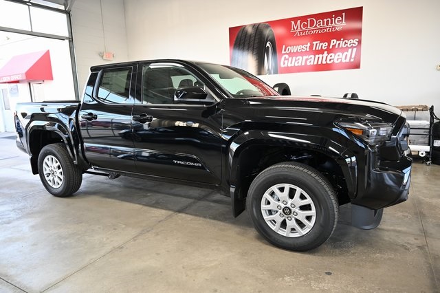 2025 Toyota Tacoma SR5 Double Cab photo 4