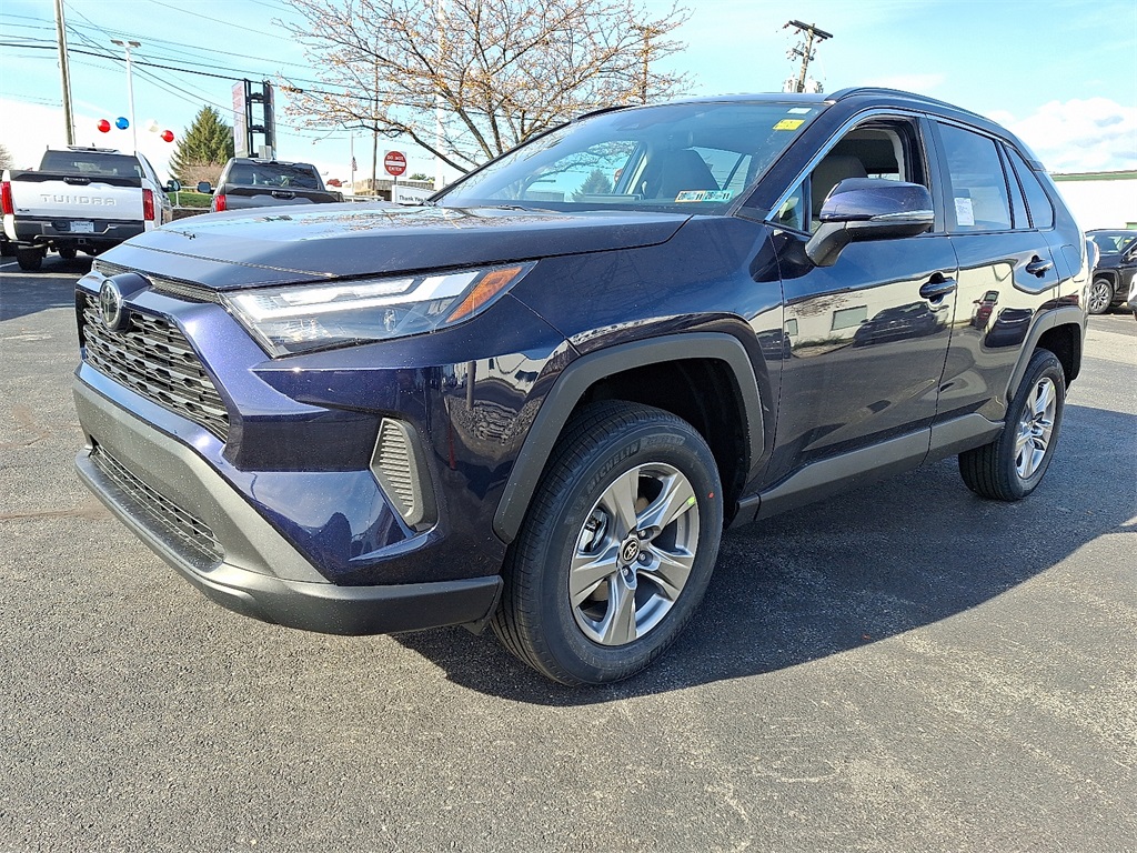 2025 Toyota RAV4 XLE photo 2