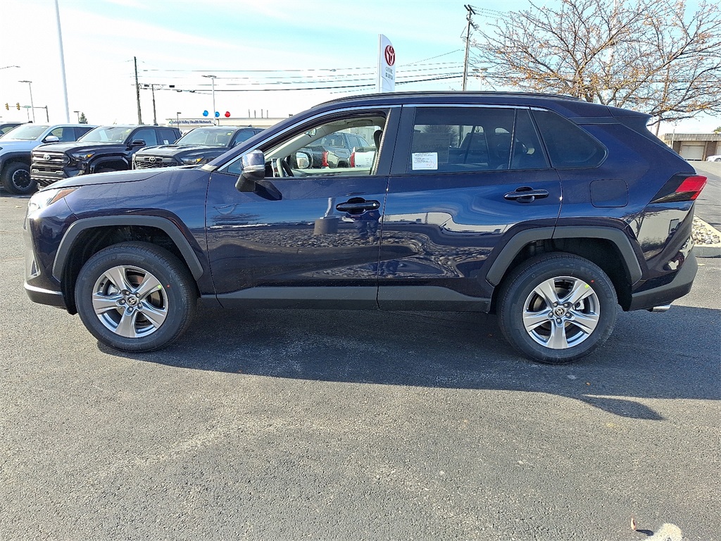 2025 Toyota RAV4 XLE photo 3