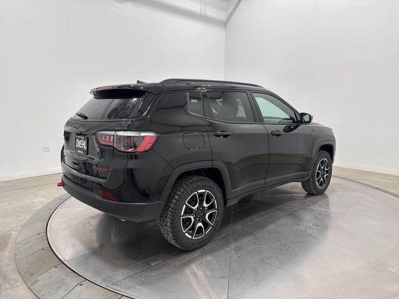 2026 Jeep Compass Trailhawk photo 4