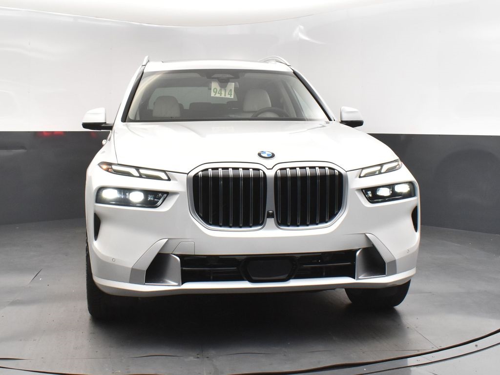 2026 Mineral White Metallic BMW X7 xDrive40i AWD SUV