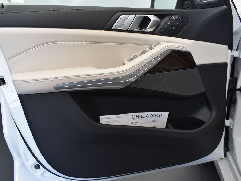 2026 Mineral White Metallic BMW X7 xDrive40i AWD SUV