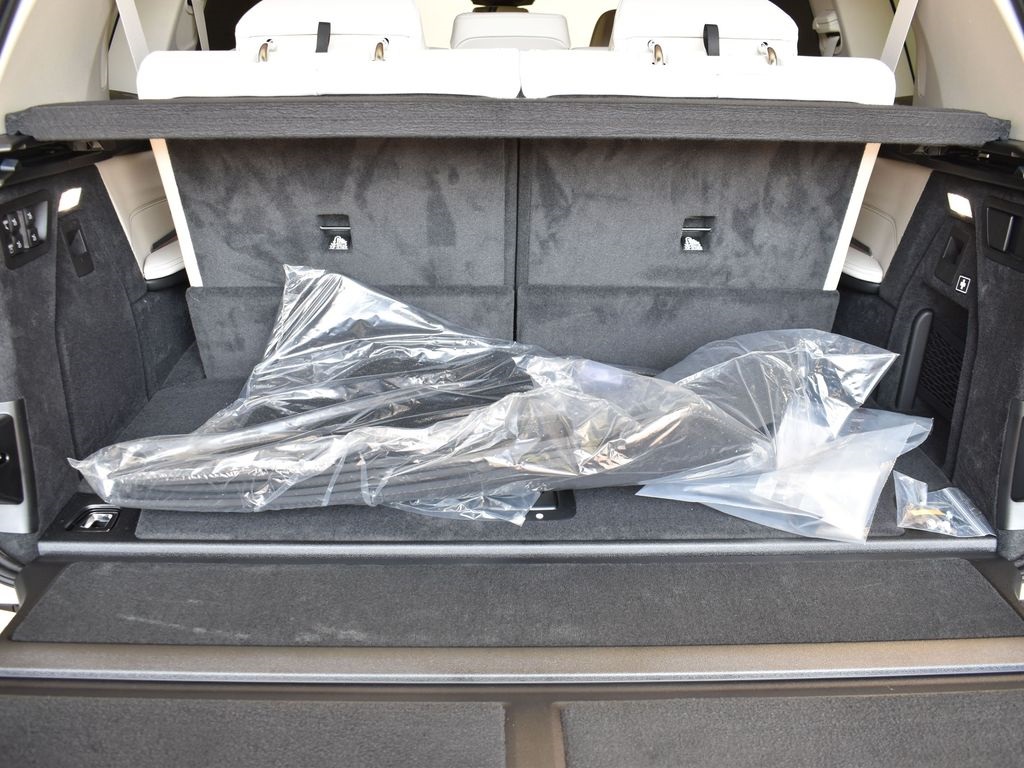 2026 Mineral White Metallic BMW X7 xDrive40i AWD SUV