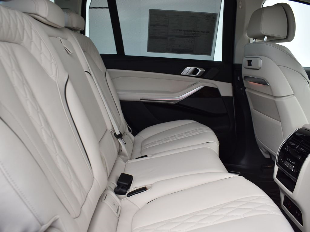 2026 Mineral White Metallic BMW X7 xDrive40i AWD SUV