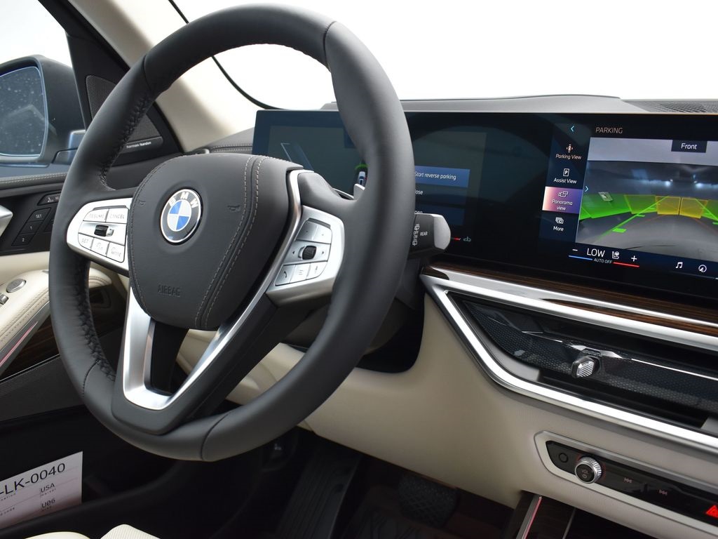 2026 Mineral White Metallic BMW X7 xDrive40i AWD SUV