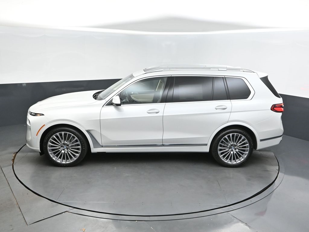 2026 Mineral White Metallic BMW X7 xDrive40i AWD SUV