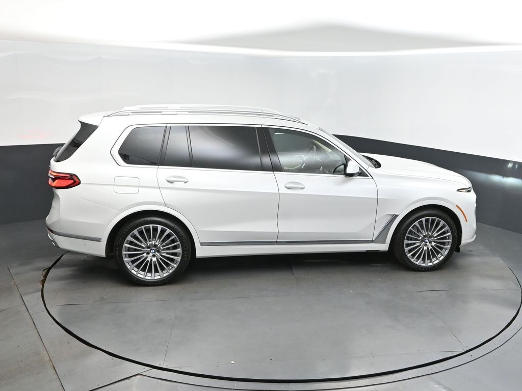 2026 Mineral White Metallic BMW X7 xDrive40i AWD SUV