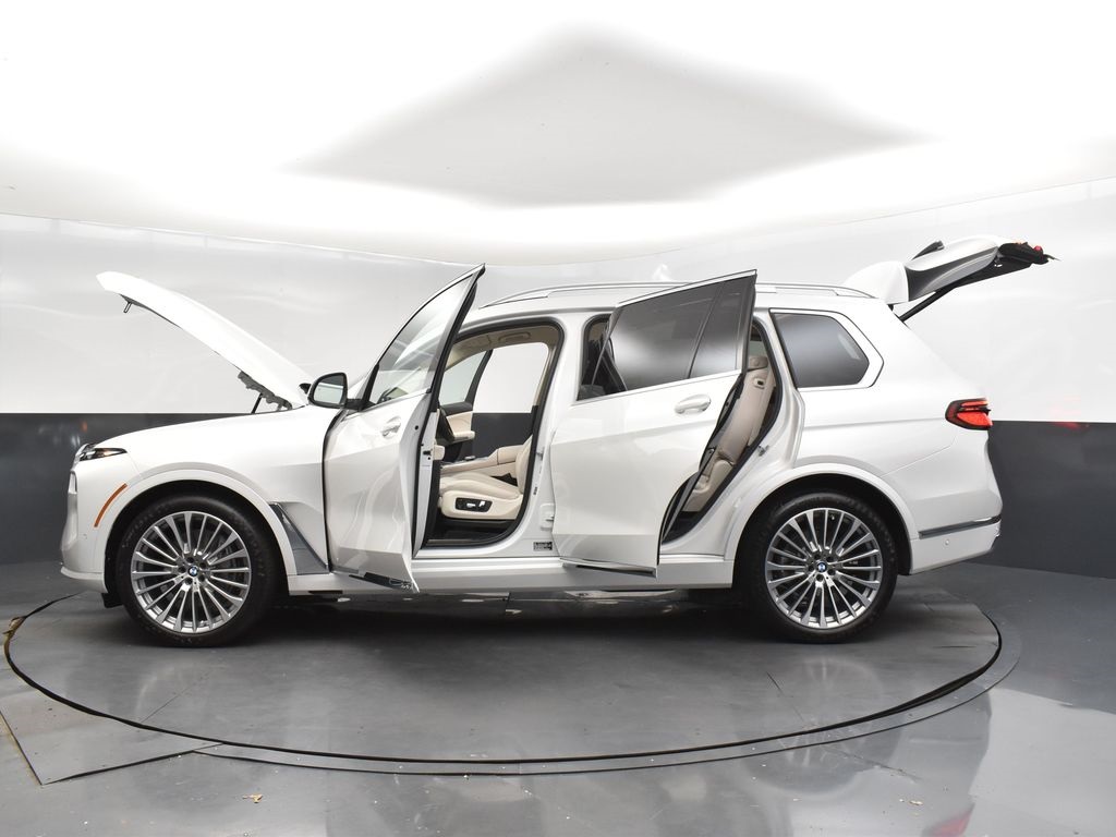 2026 Mineral White Metallic BMW X7 xDrive40i AWD SUV