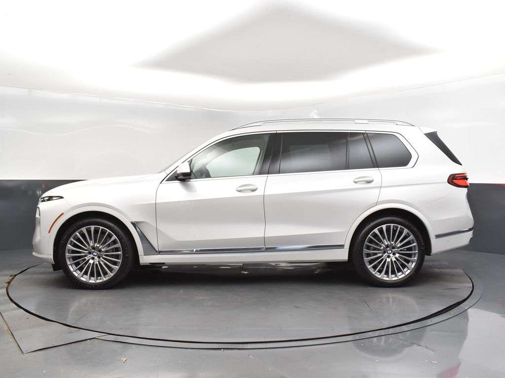 2026 Mineral White Metallic BMW X7 xDrive40i AWD SUV
