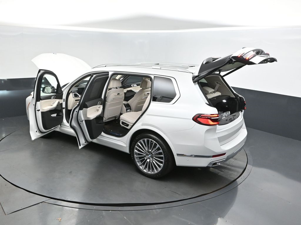 2026 Mineral White Metallic BMW X7 xDrive40i AWD SUV