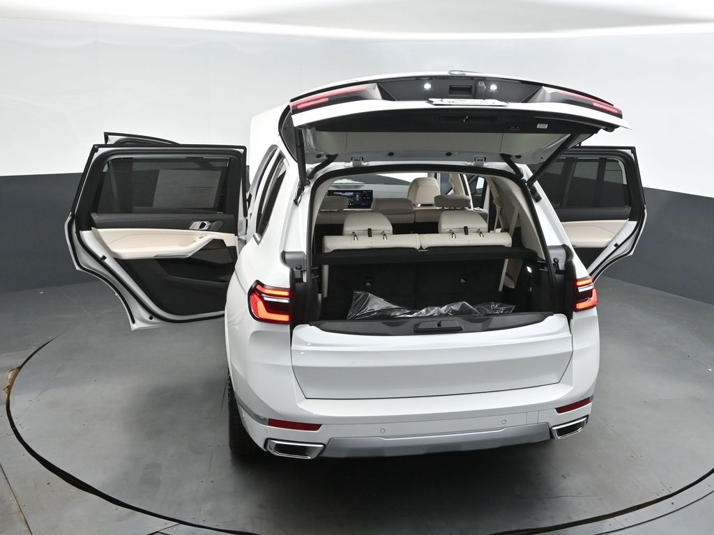 2026 Mineral White Metallic BMW X7 xDrive40i AWD SUV