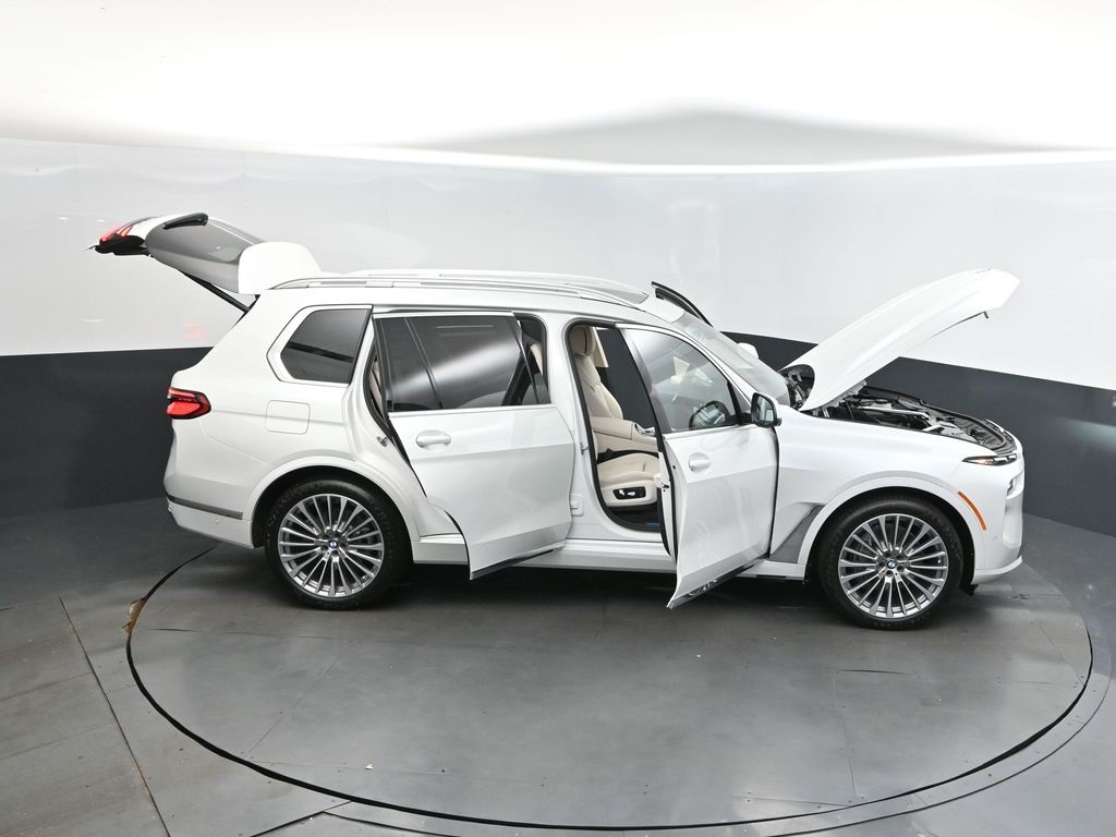 2026 Mineral White Metallic BMW X7 xDrive40i AWD SUV