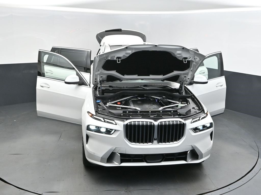 2026 Mineral White Metallic BMW X7 xDrive40i AWD SUV
