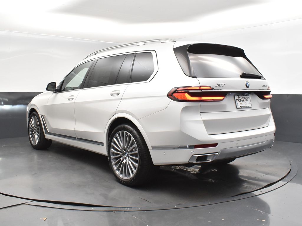 2026 Mineral White Metallic BMW X7 xDrive40i AWD SUV