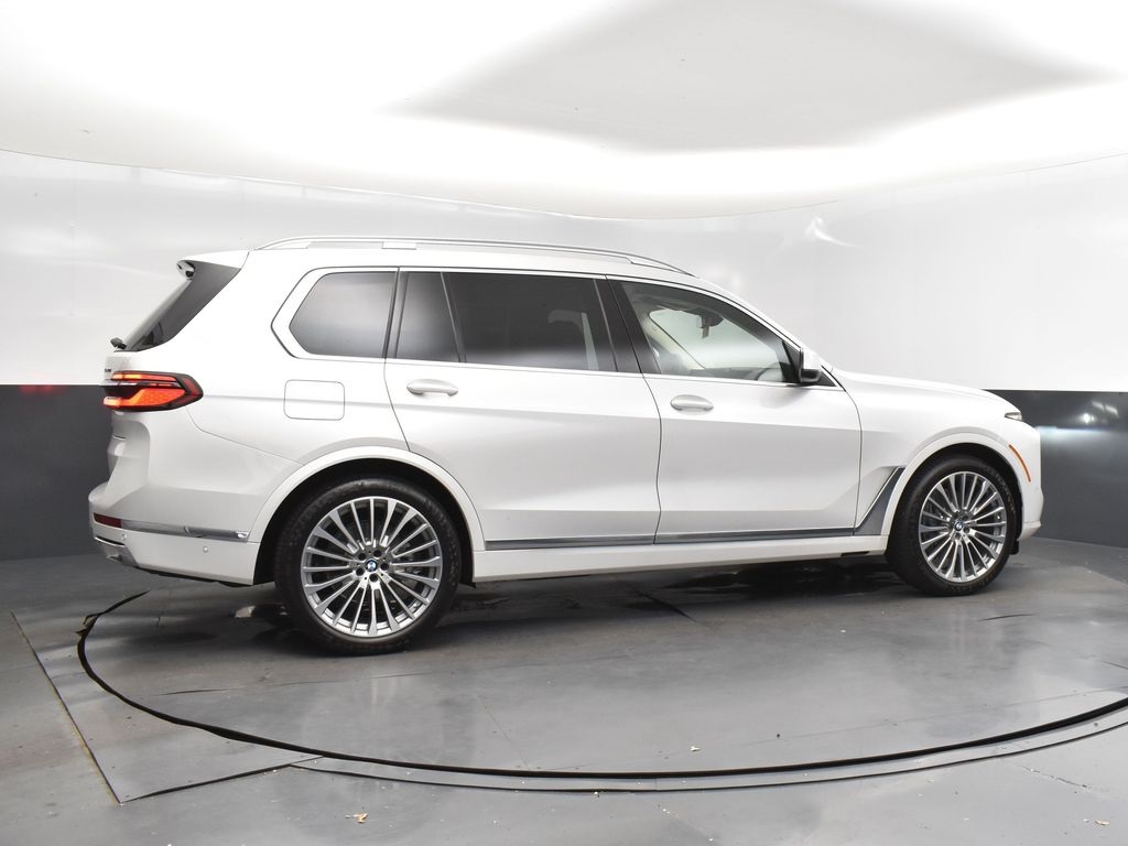 2026 Mineral White Metallic BMW X7 xDrive40i AWD SUV