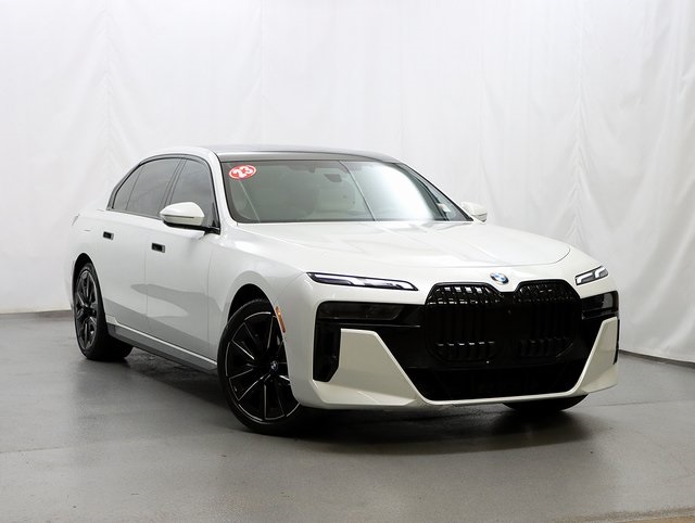 2023 BMW 7 Series 740i's photo