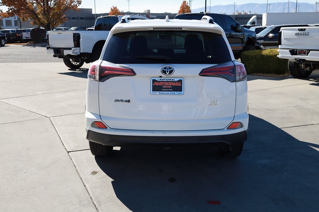 2016 Toyota RAV4 LE photo 2