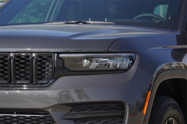2025 Jeep Grand Cherokee Altitude X photo 2