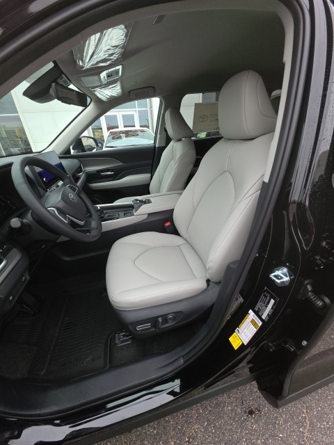 2026 Toyota Highlander Hybrid XLE photo 4