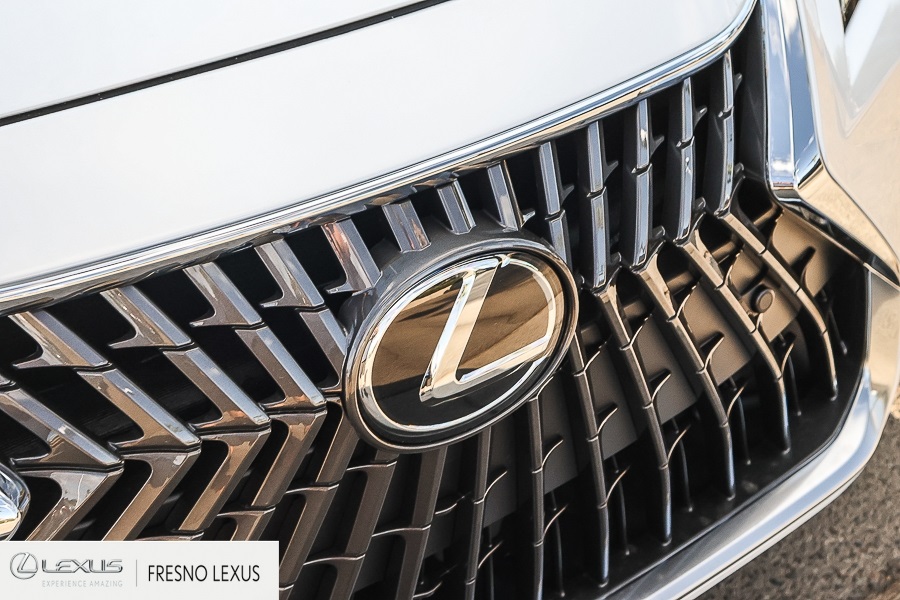 2025 Lexus ES 300h photo 11