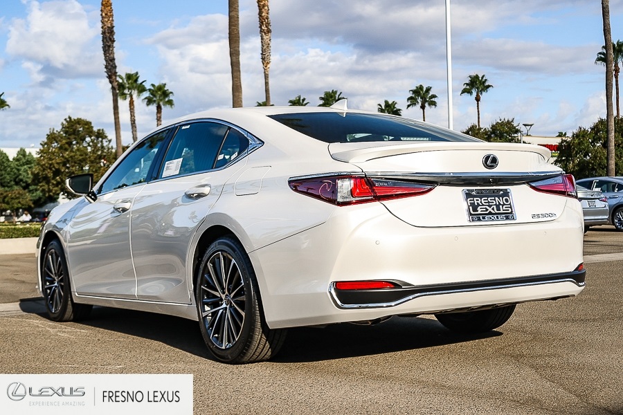 2025 Lexus ES 300h photo 4
