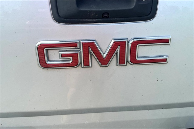 2015 Quicksilver Metallic GMC Canyon SLE1 4X4 Truck