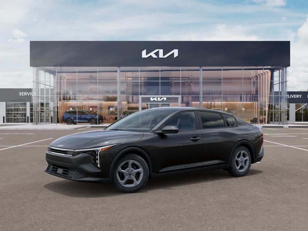2025 Kia K4 LXS photo 2