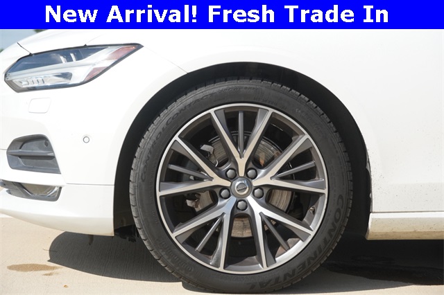 2018 Volvo S90 T5 Momentum photo 3