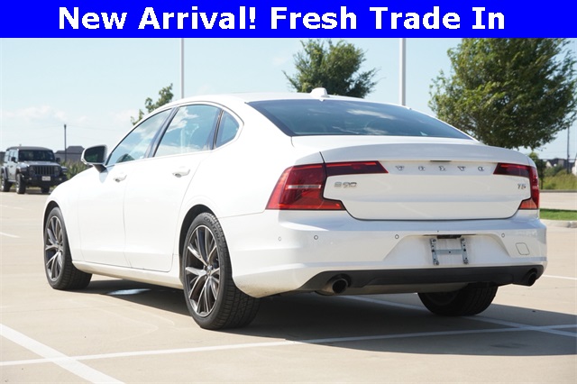 2018 Volvo S90 T5 Momentum photo 4