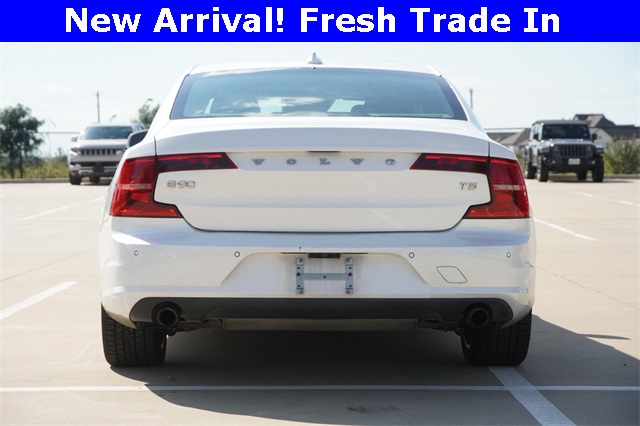 2018 Volvo S90 T5 Momentum photo 5