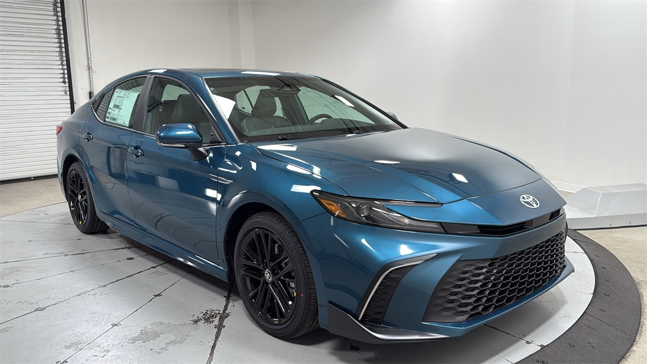 2026 Toyota Camry SE photo 3